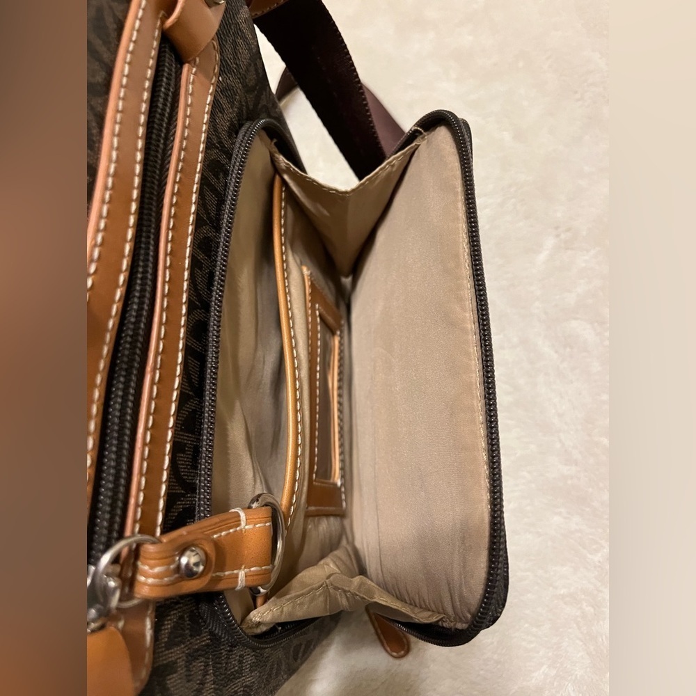 Giani Bernini Block Signature Logo Faux Leather Women's  Crossbody Bag Brown - Picture 4 of 7